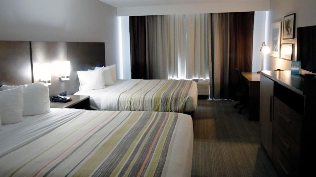 Country Inn & Suites